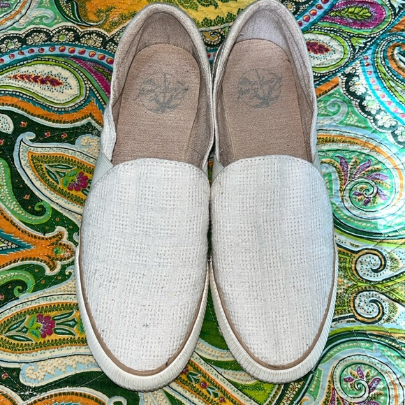 Roxy Shoes - Roxy Off White Slip On Boat Shoes size 9